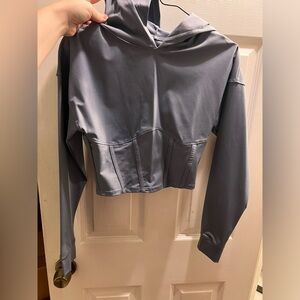 Blue stretchy work out crop shirt!